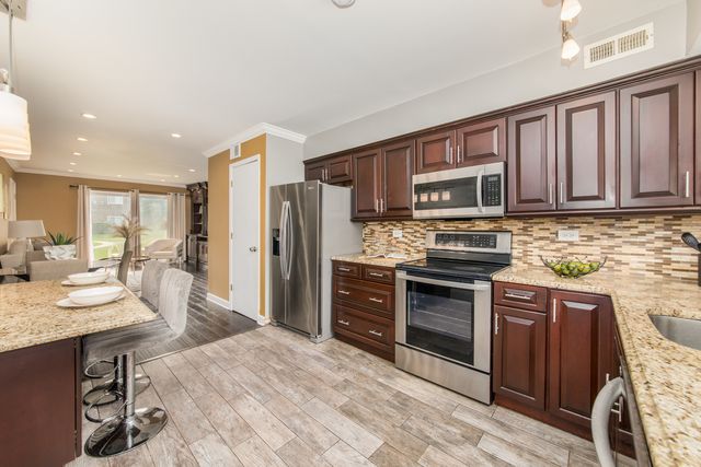 9461 BAY COLONY Drive 1S, Des Plaines, IL 60016