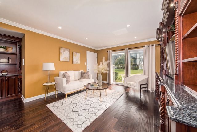9461 BAY COLONY Drive 1S, Des Plaines, IL 60016