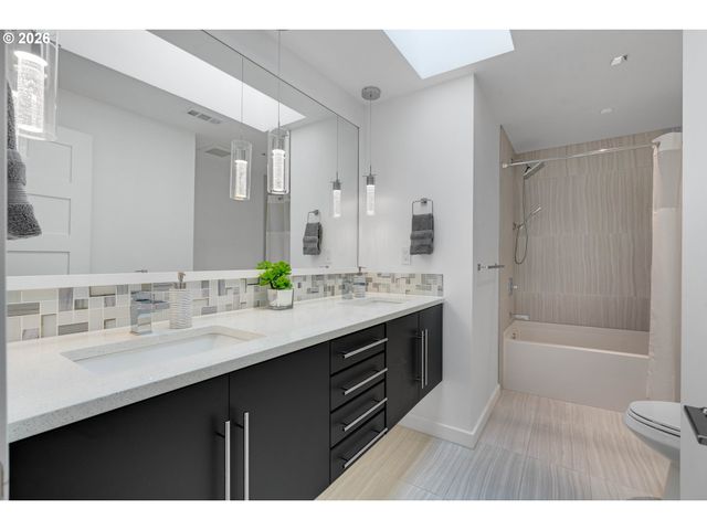 2539 LIMERICK Ln, West Linn, OR 97068