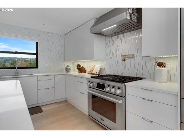 2539 LIMERICK Ln, West Linn, OR 97068