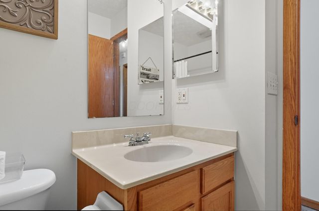 1070 Wilshire Court, London, OH 43140