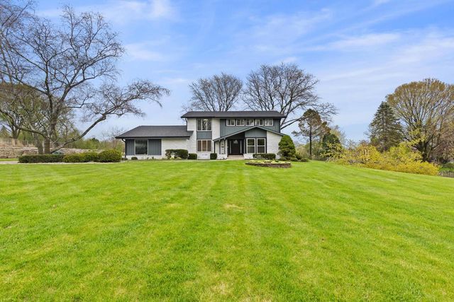 7693 Overlook DRIVE, Greendale, WI 53129