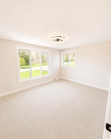 7693 Overlook DRIVE, Greendale, WI 53129