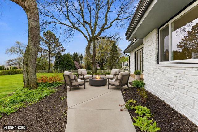 7693 Overlook DRIVE, Greendale, WI 53129