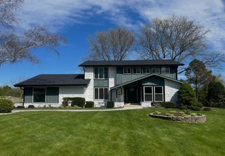 7693 Overlook DRIVE, Greendale, WI 53129