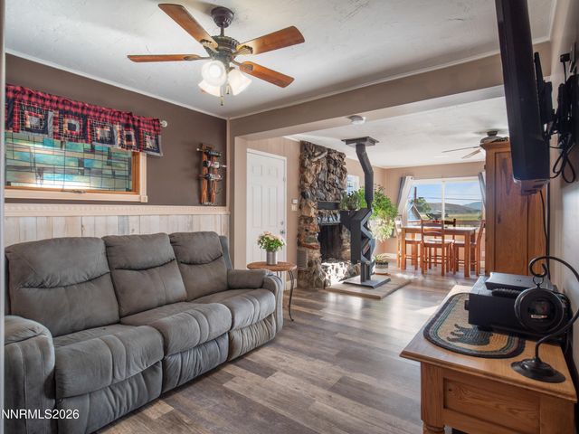 136 Palmer Way, Topaz, CA 96133