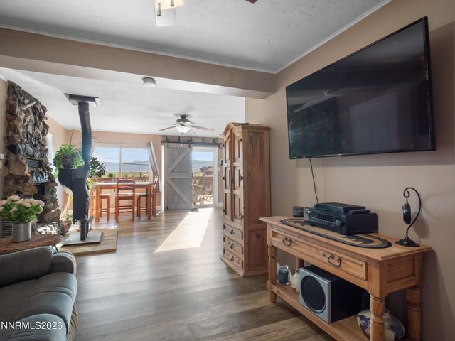 136 Palmer Way, Topaz, CA 96133