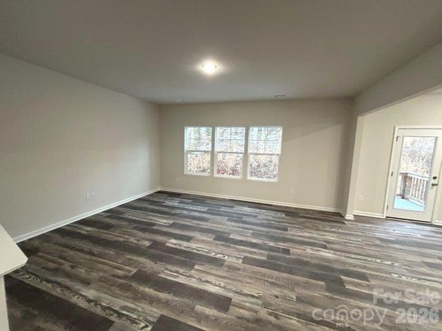 5155 Mark Drive NE, Hickory, NC 28601