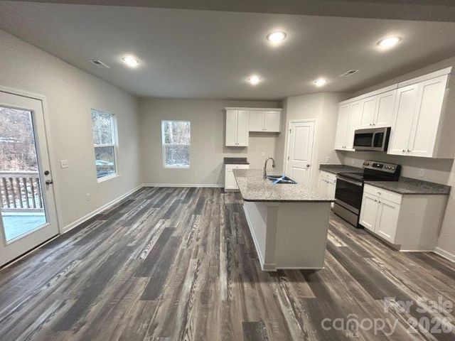 5155 Mark Drive NE, Hickory, NC 28601