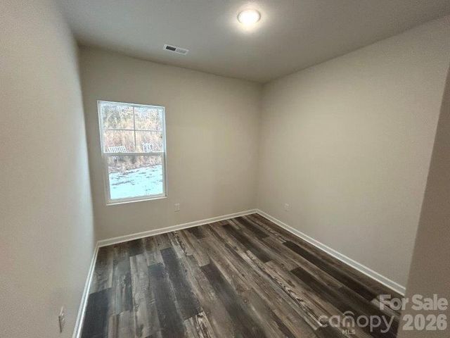 5155 Mark Drive NE, Hickory, NC 28601