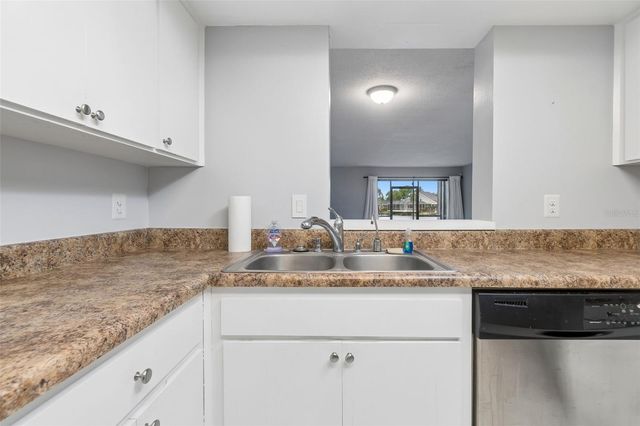 6320 GRAND BAHAMA CIRCLE 6320, Tampa, FL 33615