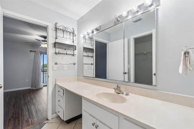 6320 GRAND BAHAMA CIRCLE 6320, Tampa, FL 33615