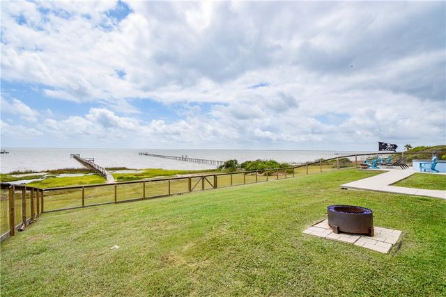 2006 First St, Bayside, TX 78340