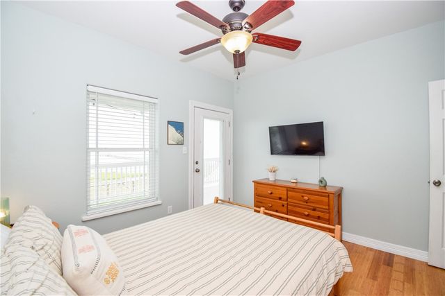 2006 First St, Bayside, TX 78340