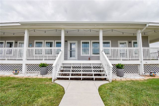 2006 First St, Bayside, TX 78340