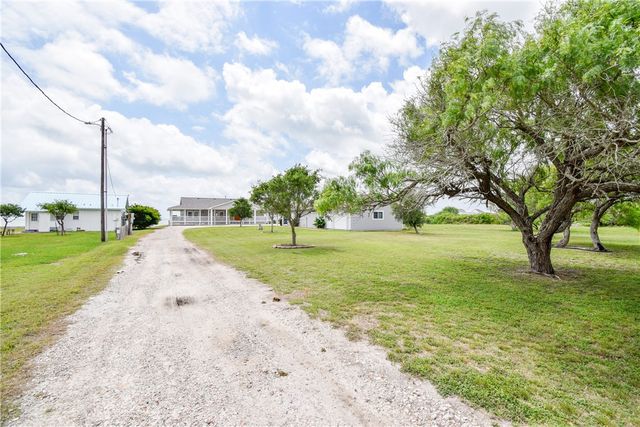 2006 First St, Bayside, TX 78340