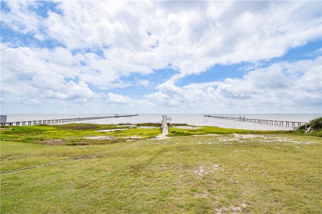 2006 First St, Bayside, TX 78340