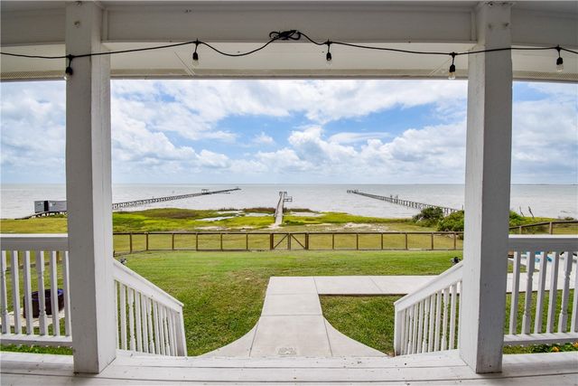 2006 First St, Bayside, TX 78340