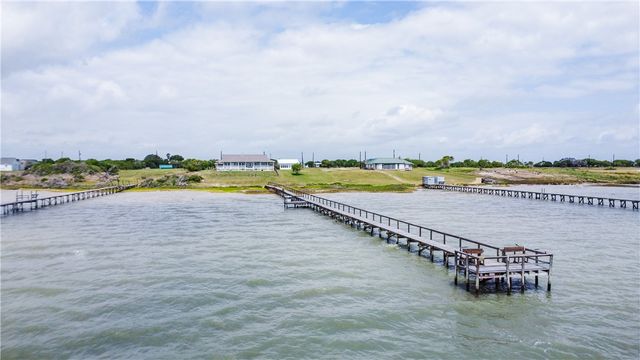 2006 First St, Bayside, TX 78340