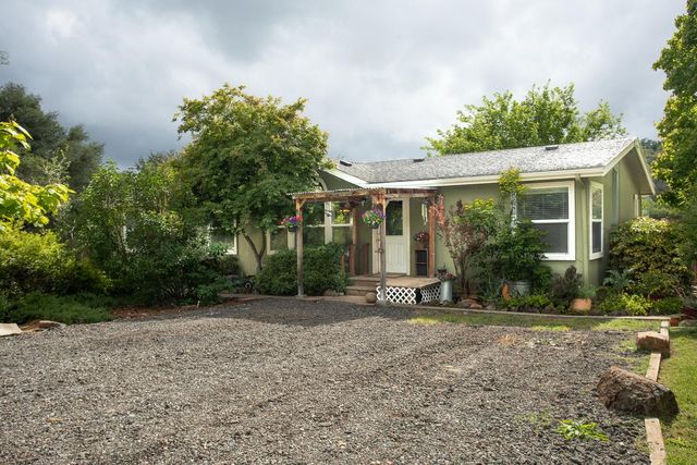 16220 Duggans Rd, Grass Valley, CA 95949