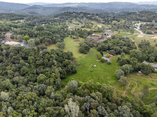 16220 Duggans Rd, Grass Valley, CA 95949