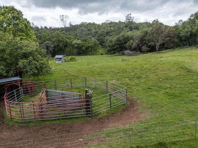 16220 Duggans Rd, Grass Valley, CA 95949