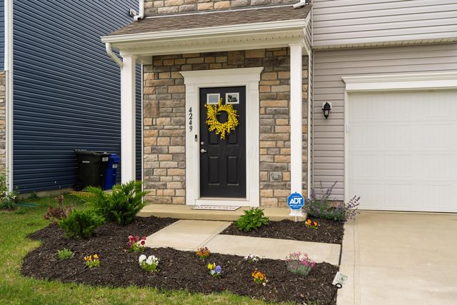 4249 Portwatch Drive, Canal Winchester, OH 43110
