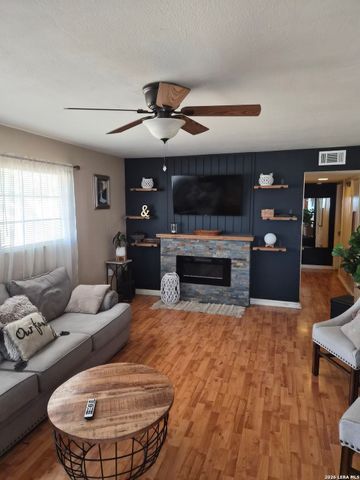 6268 Fox, San Antonio, TX 78233