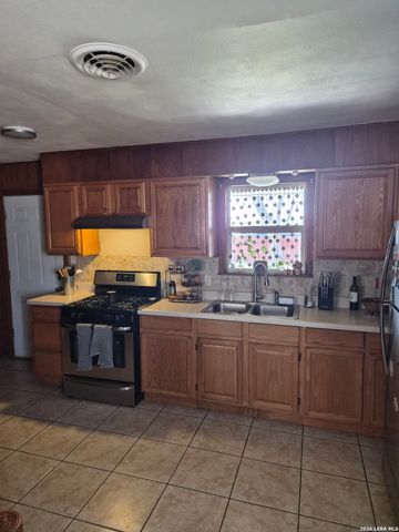 6268 Fox, San Antonio, TX 78233
