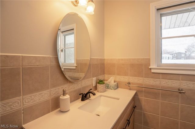 8541 E Wadora Circle NW, North Canton, OH 44720