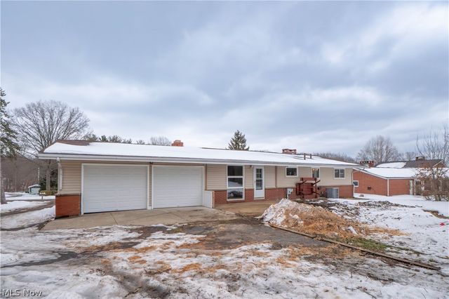 8541 E Wadora Circle NW, North Canton, OH 44720