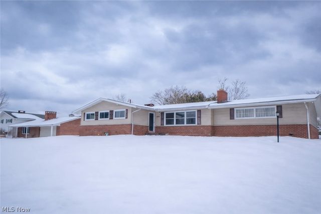 8541 E Wadora Circle NW, North Canton, OH 44720