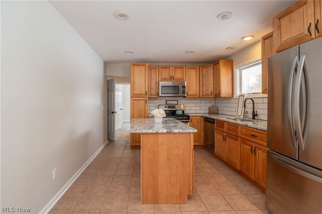 8541 E Wadora Circle NW, North Canton, OH 44720