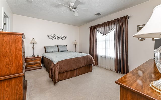 5138 Polo Fields Dr, Hampton, PA 15044