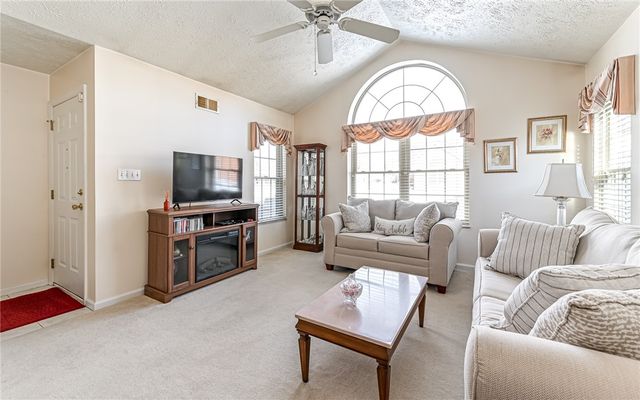 5138 Polo Fields Dr, Hampton, PA 15044