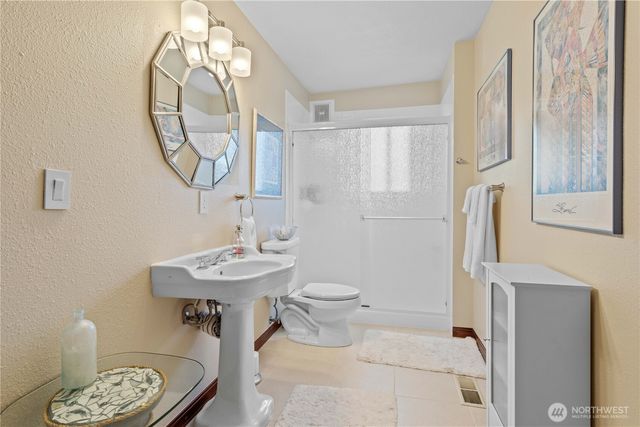 5412 175th Avenue Ct E, Lake Tapps, WA 98391