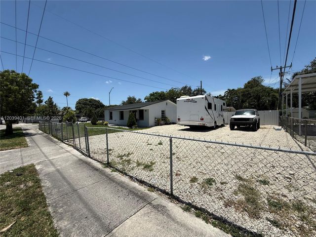 3320 E 10th Avenue, Hialeah, FL 33013