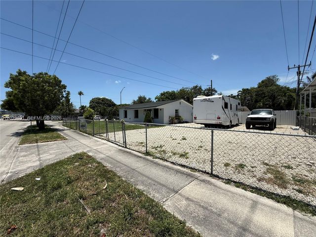 3320 E 10th Avenue, Hialeah, FL 33013