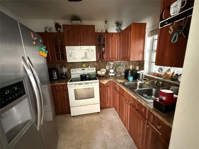 3320 E 10th Avenue, Hialeah, FL 33013