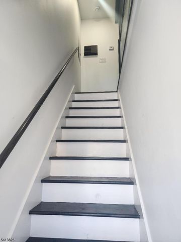 51 Geneva St, Elizabeth City, NJ 07206