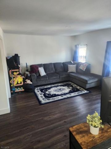 51 Geneva St, Elizabeth City, NJ 07206