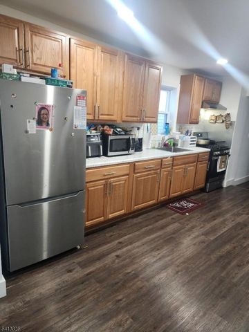 51 Geneva St, Elizabeth City, NJ 07206