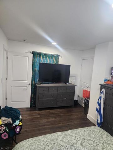 51 Geneva St, Elizabeth City, NJ 07206