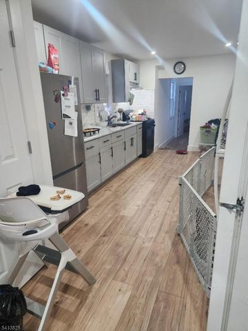 51 Geneva St, Elizabeth City, NJ 07206