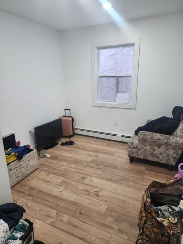 51 Geneva St, Elizabeth City, NJ 07206