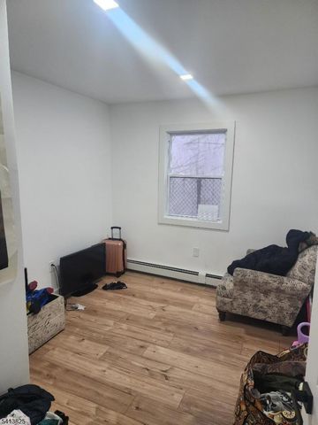 51 Geneva St, Elizabeth City, NJ 07206