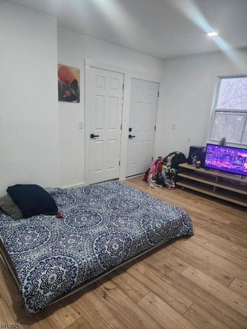 51 Geneva St, Elizabeth City, NJ 07206