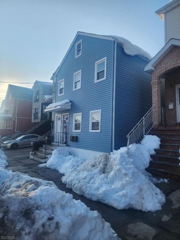 51 Geneva St, Elizabeth City, NJ 07206