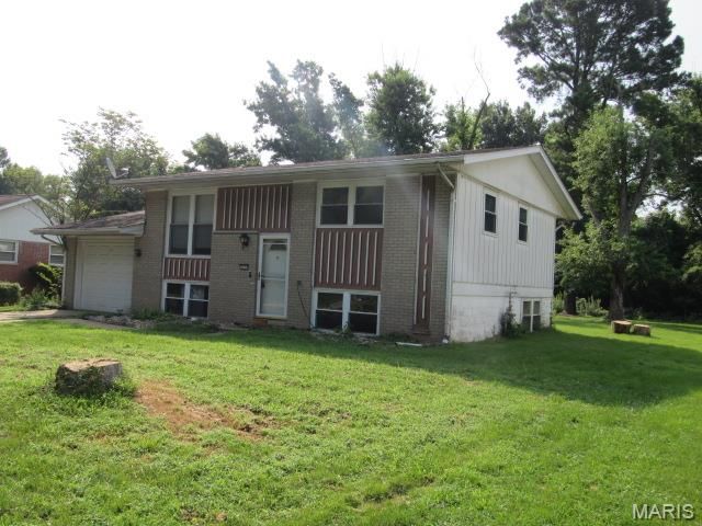 5237 Englewood Drive, Godfrey, IL 62035