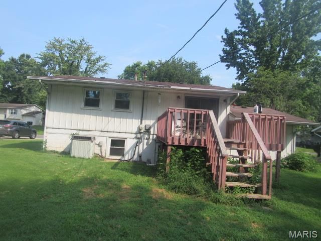 5237 Englewood Drive, Godfrey, IL 62035